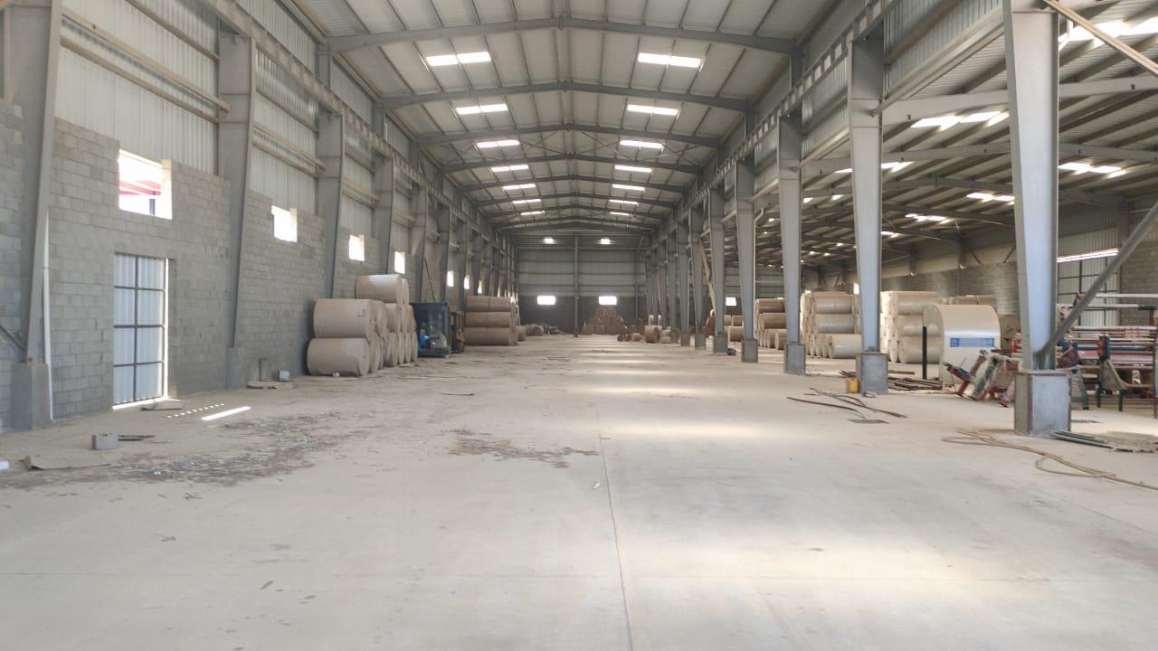 صرح صناعي كامل التشطيب يصلح لانشطة كيماوية و هندسية بمدينة السادات